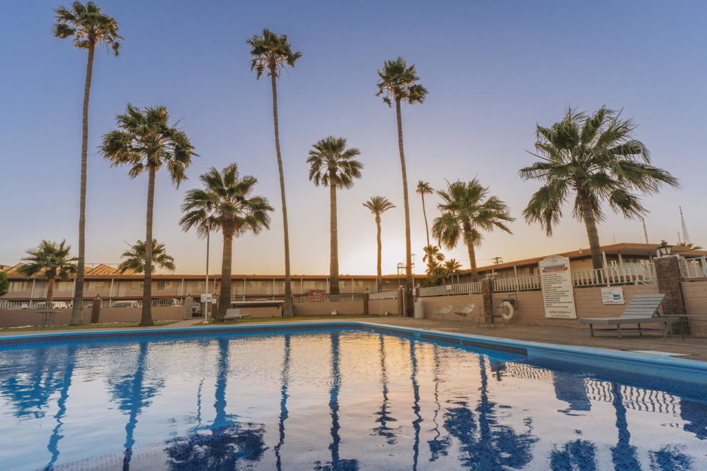 Alberca El Camino Hotel & Suites