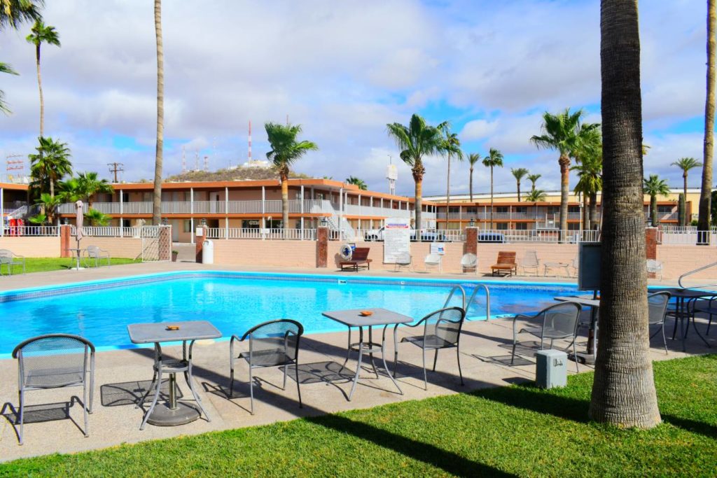 Alberca El Camino Hotel & Suites Caborca Sonora
